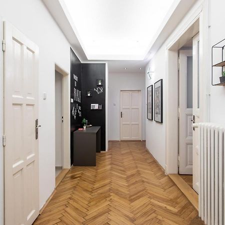 Spacious Apartments Near The River Prag Eksteriør billede