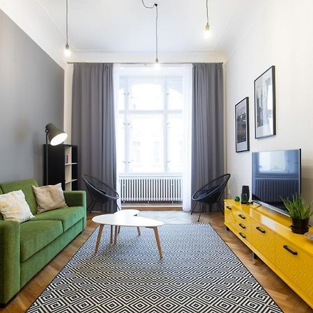 Spacious Apartments Near The River Prag Eksteriør billede
