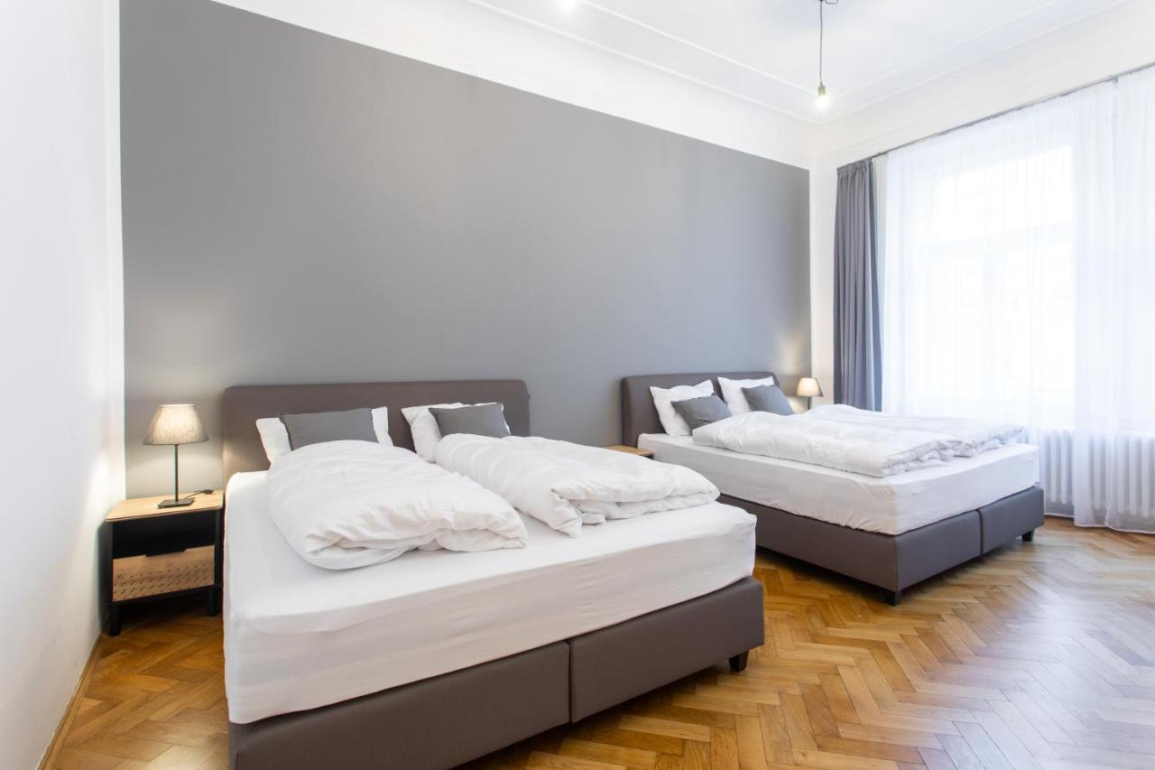 Spacious Apartments Near The River Prag Eksteriør billede