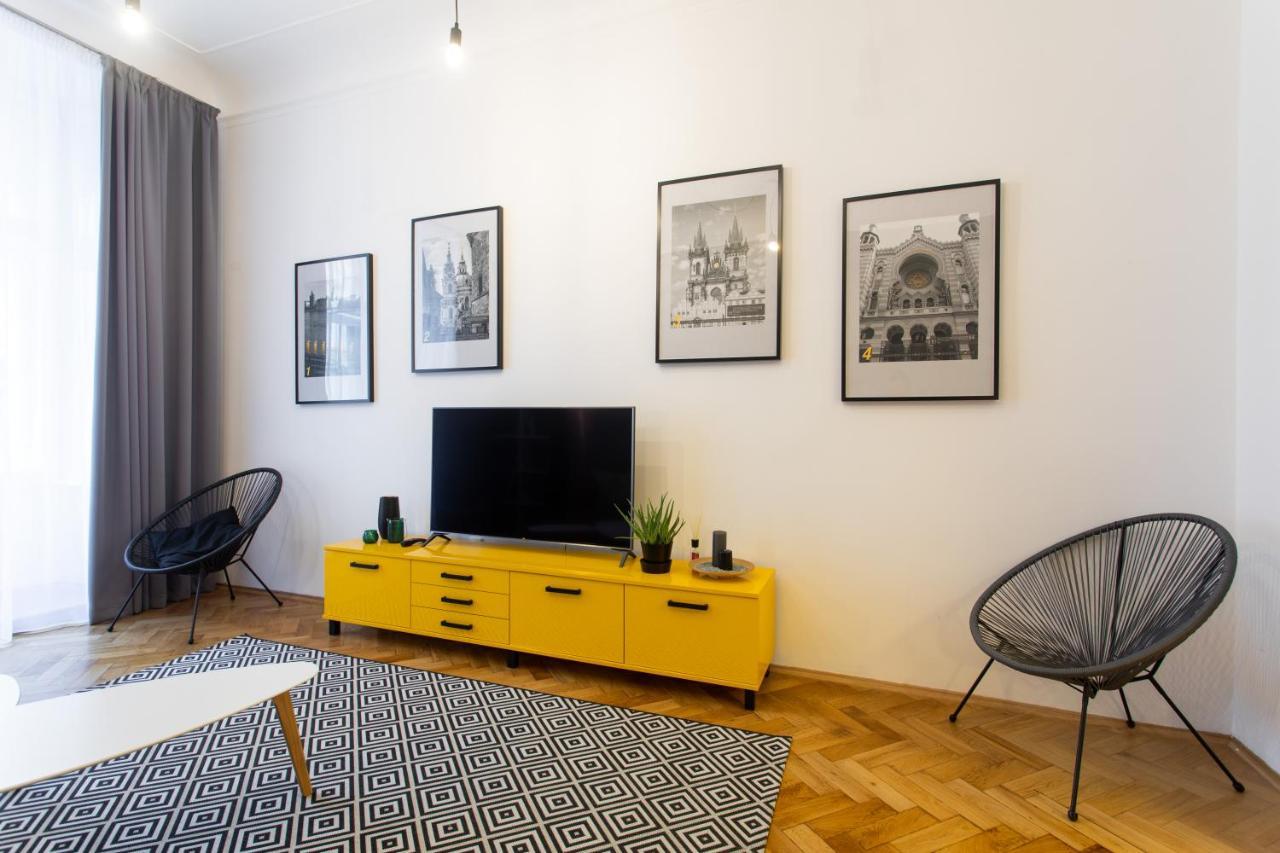 Spacious Apartments Near The River Prag Eksteriør billede
